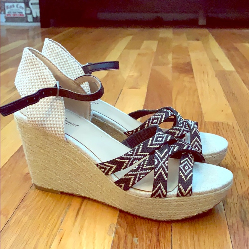 BNWT • LUCKY BRAND WEDGES (8.5)